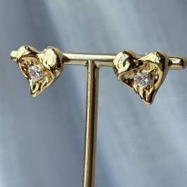 Brinco Coração com Ponto de luz Central