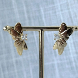 Brinco Meia Flor com Ponto de Luz