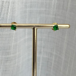 Brinco Ponto de Luz Verde Caixa Quadrada