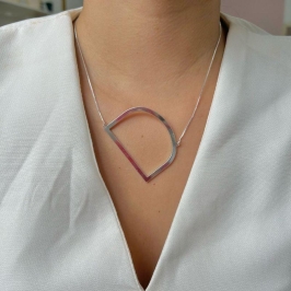 Colar Letra Grande D