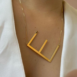 Colar Letra Grande E