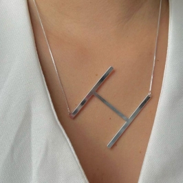 Colar Letra Grande H