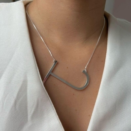 Colar Letra Grande J