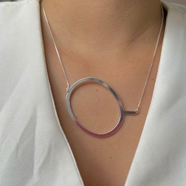 Colar Letra Grande Q