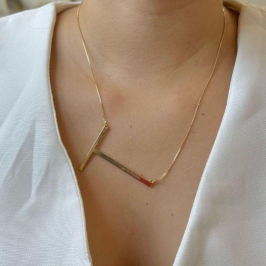 Colar Letra Grande T