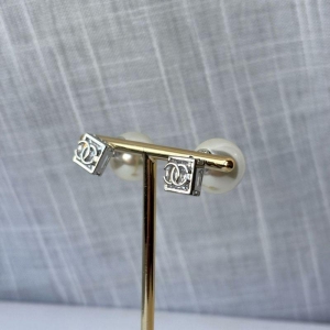 Brinco Chanel