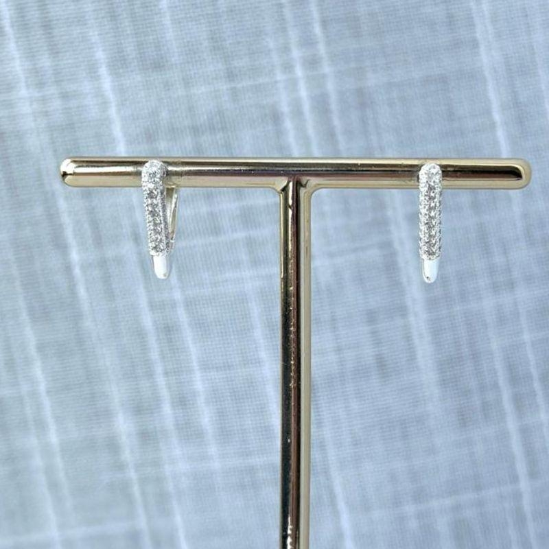 Brinco Argola Triângulo Microcravejado