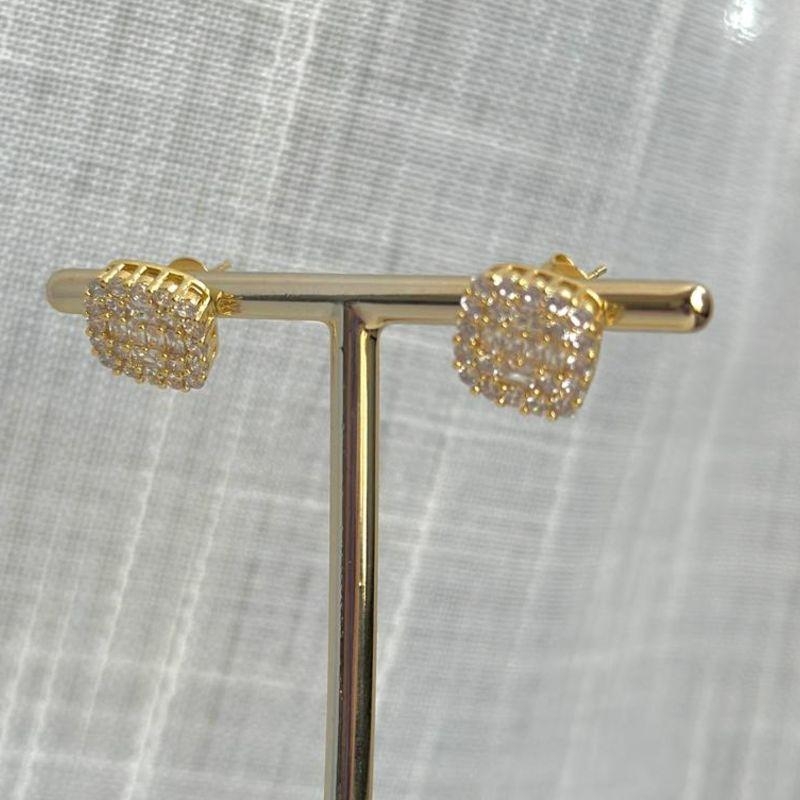 Brinco Quadrado Microgravejado