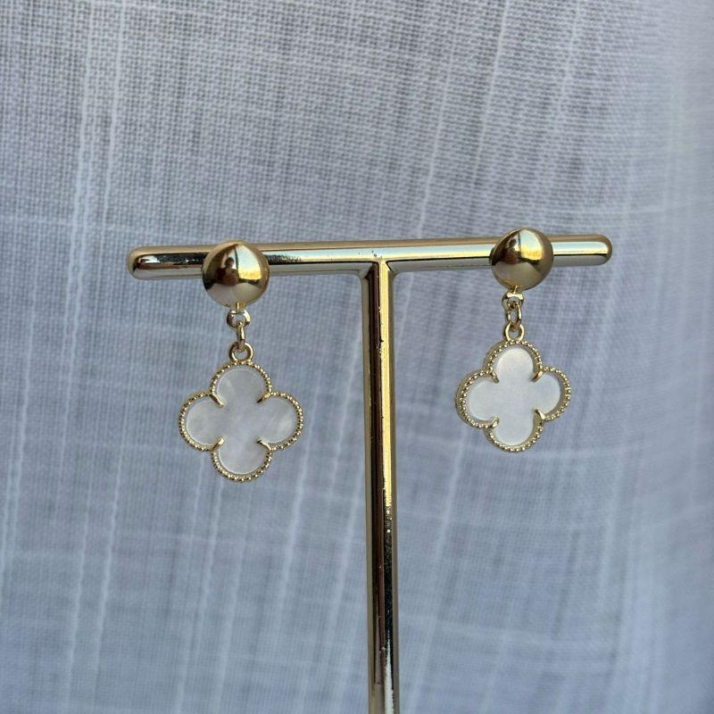 Brinco  Trevo Madrepérola