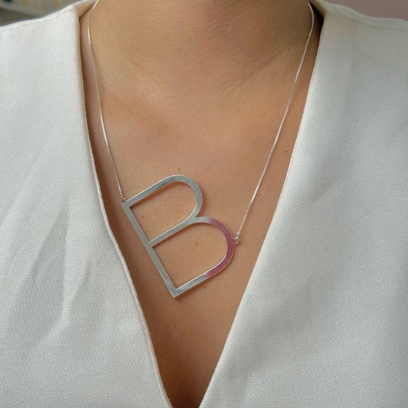 Colar Letra Grande B