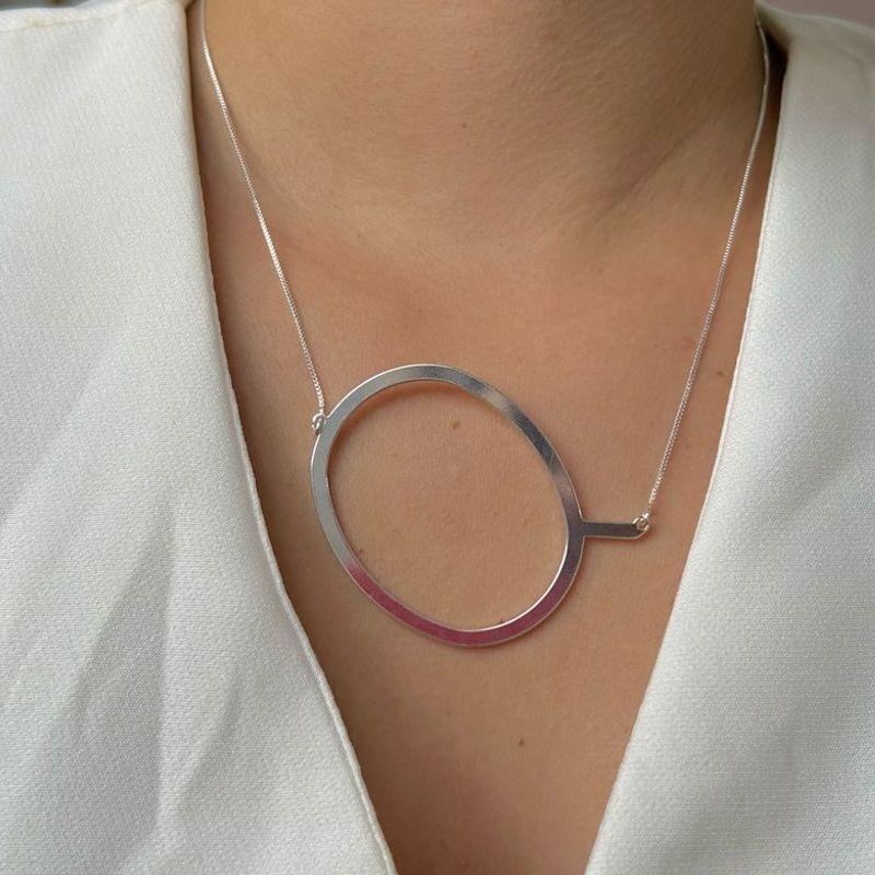 Colar Letra Grande Q