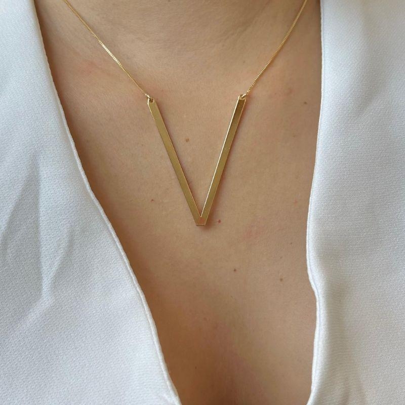 Colar Letra Grande V