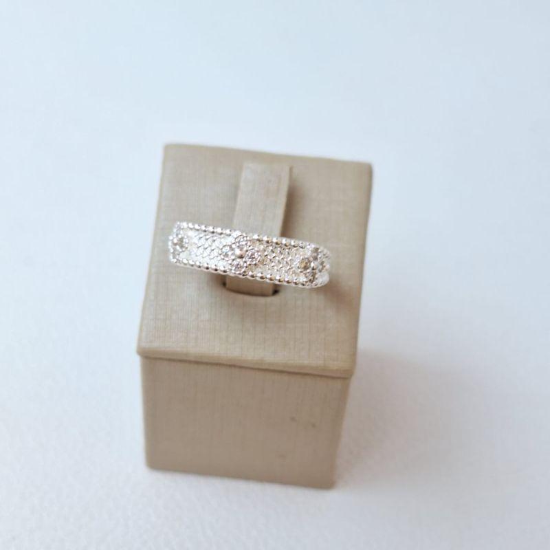 Anel Trevo Cravejado 18