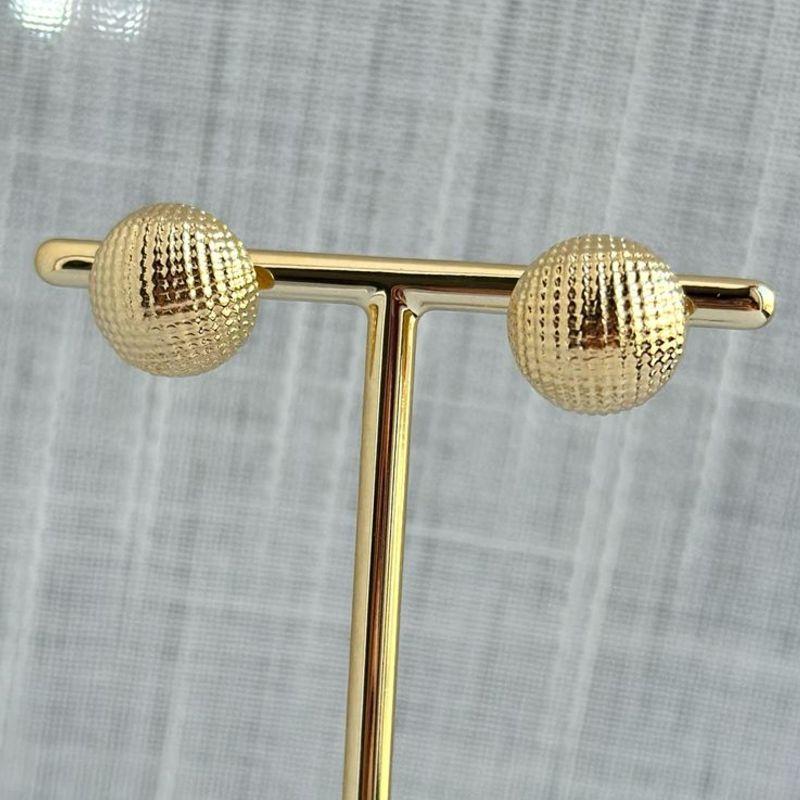 Brinco Meia Esfera Trabalhado