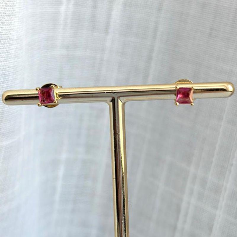 Brinco Ponto de Luz Rubi Caixa Quadrada