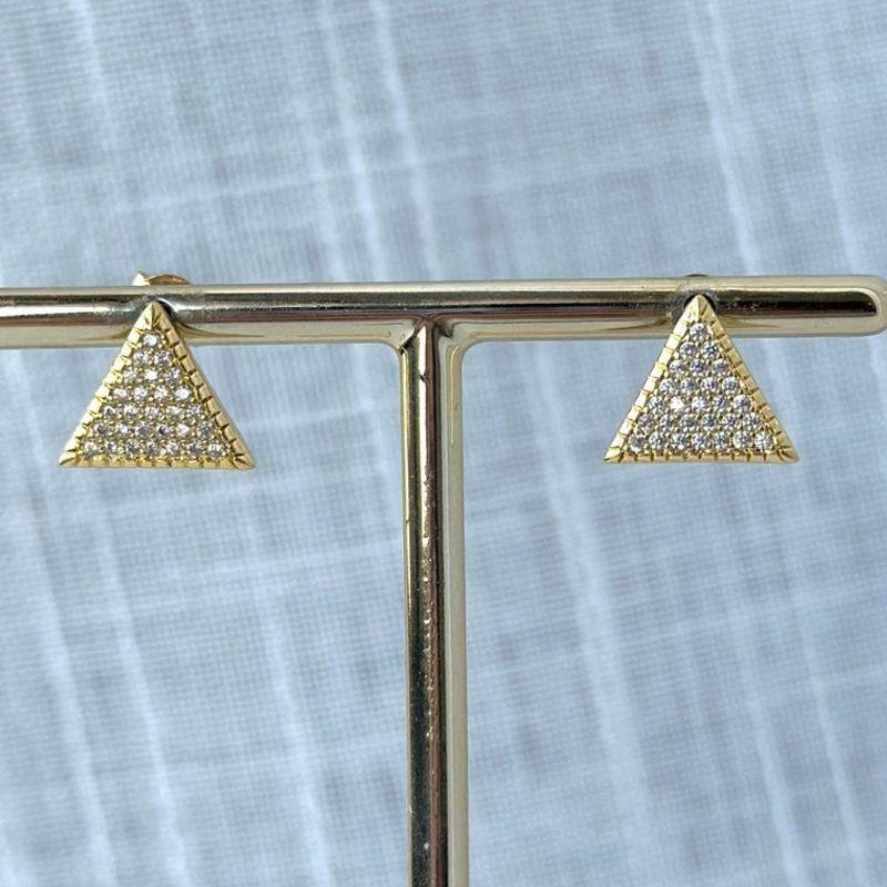 Brinco Triângulo Micrôcravejado M