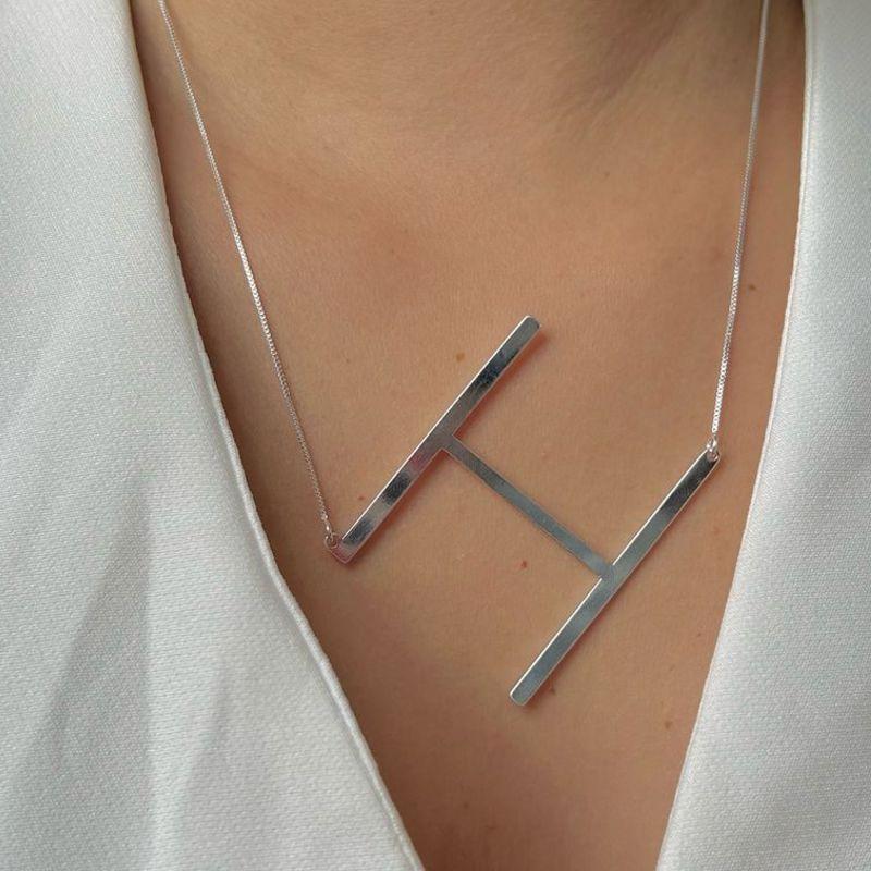 Colar Letra Grande H