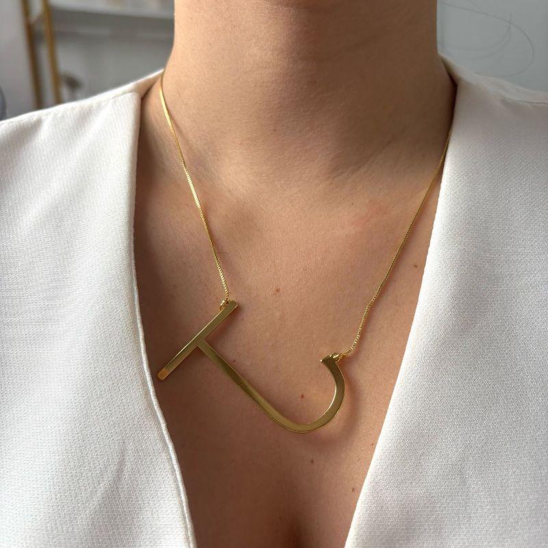 Colar Letra Grande J