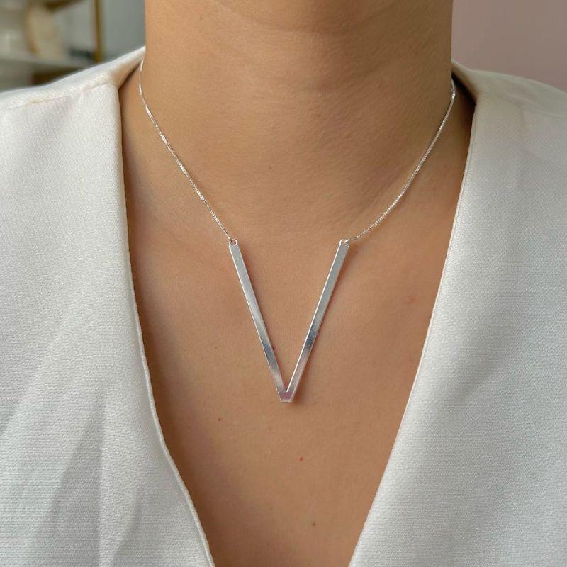 Colar Letra Grande V