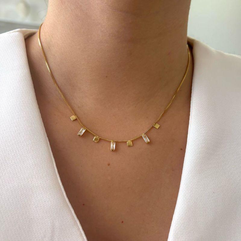 Colar Minimalista Zircônia e Placa