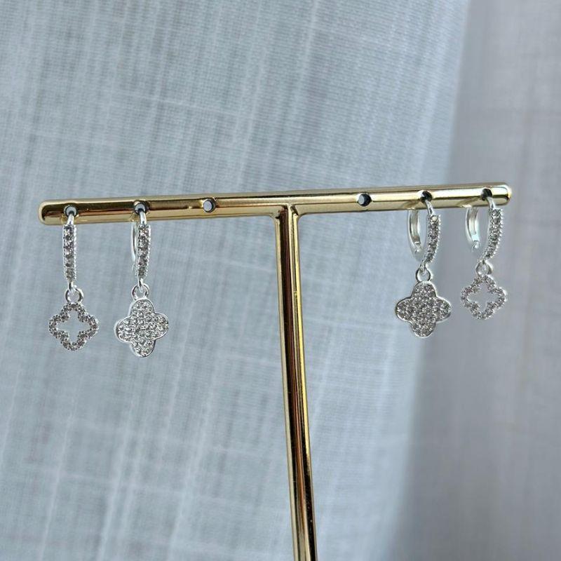 Conjunto de Brinco Trevo Vazado