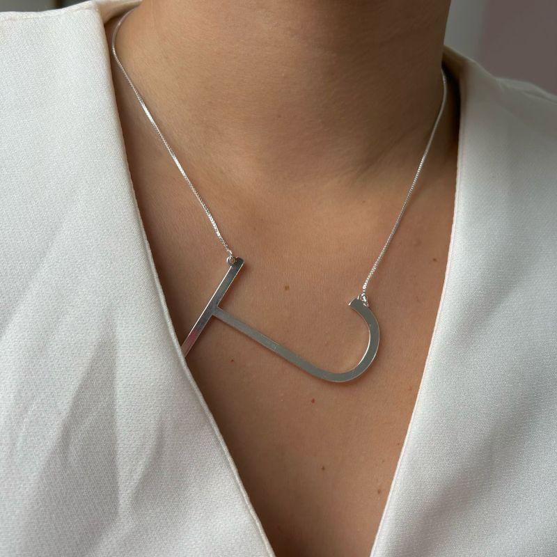 Colar Letra Grande J