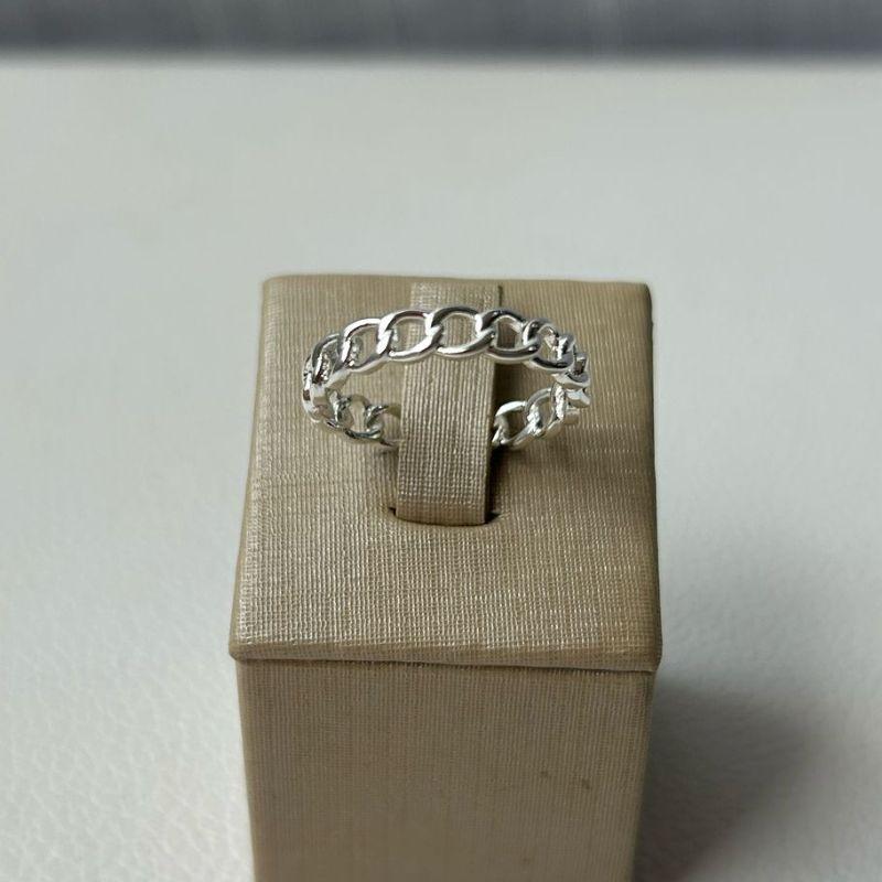 Anel um ou outro modelo com zircônia baixa