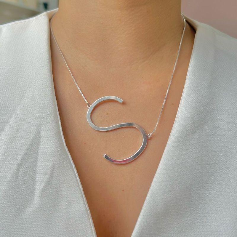 Colar Letra Grande S