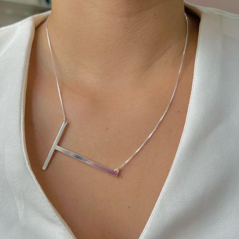 Colar Letra Grande T