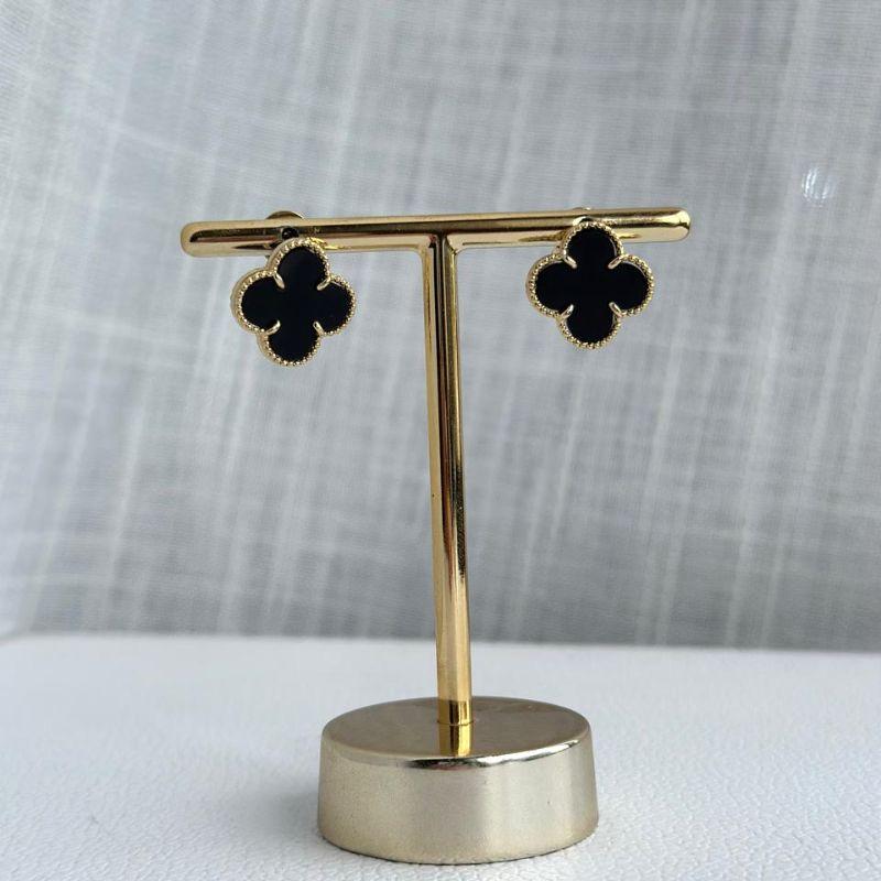 Brinco Trevo Grande Preto